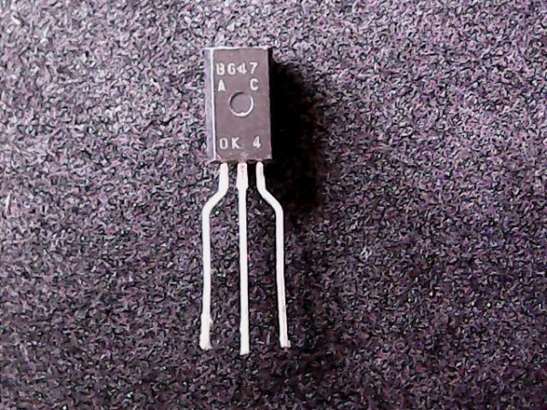 B647  TO-226 SI-P 120V 1A 0,9W 140MHz