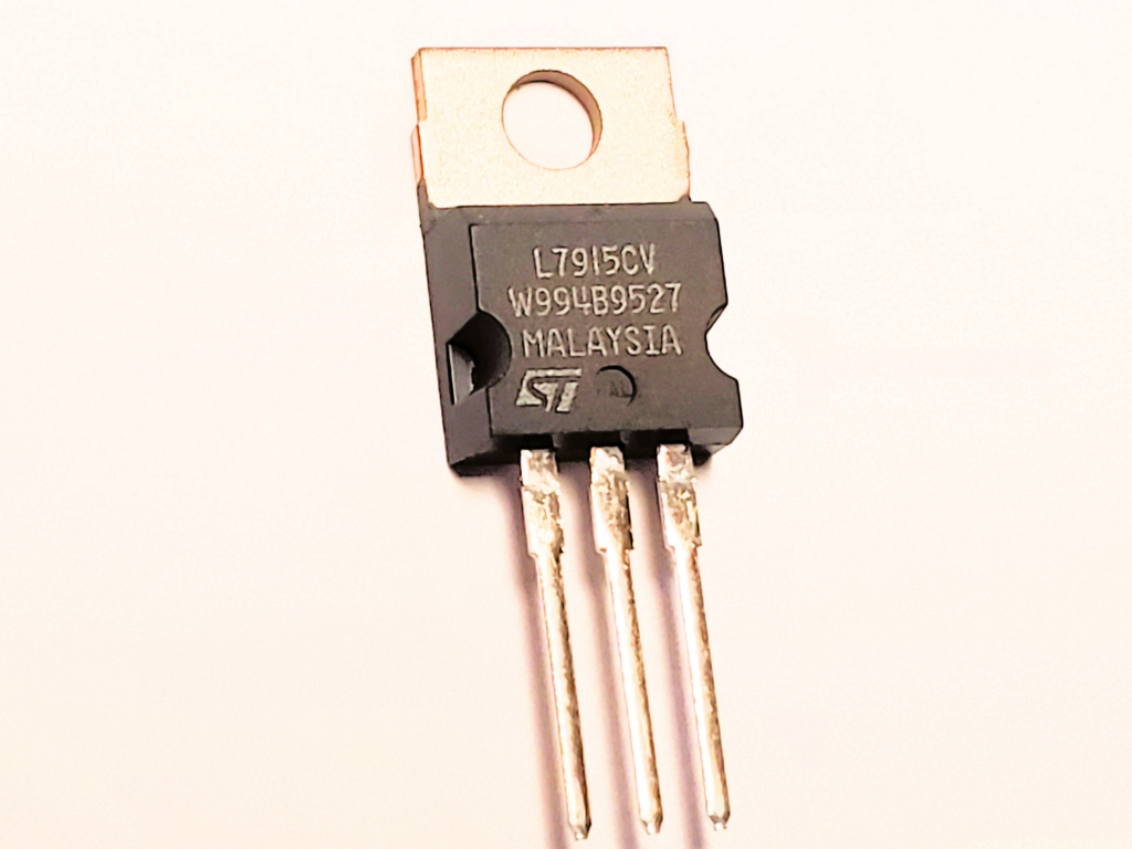 L7915 TO-220 VOLTAGE REG 1,5A