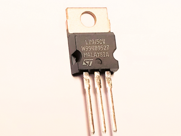 L7915 TO-220 VOLTAGE REG 1,5A